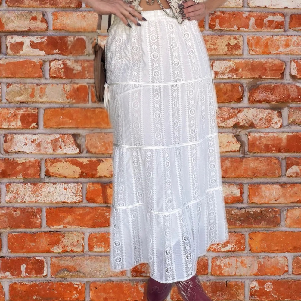 ❗️SOLD❗️Main Strip White Lace Lined Midi Skirt Elastic Waist Country Rodeo - Picture 2 of 15